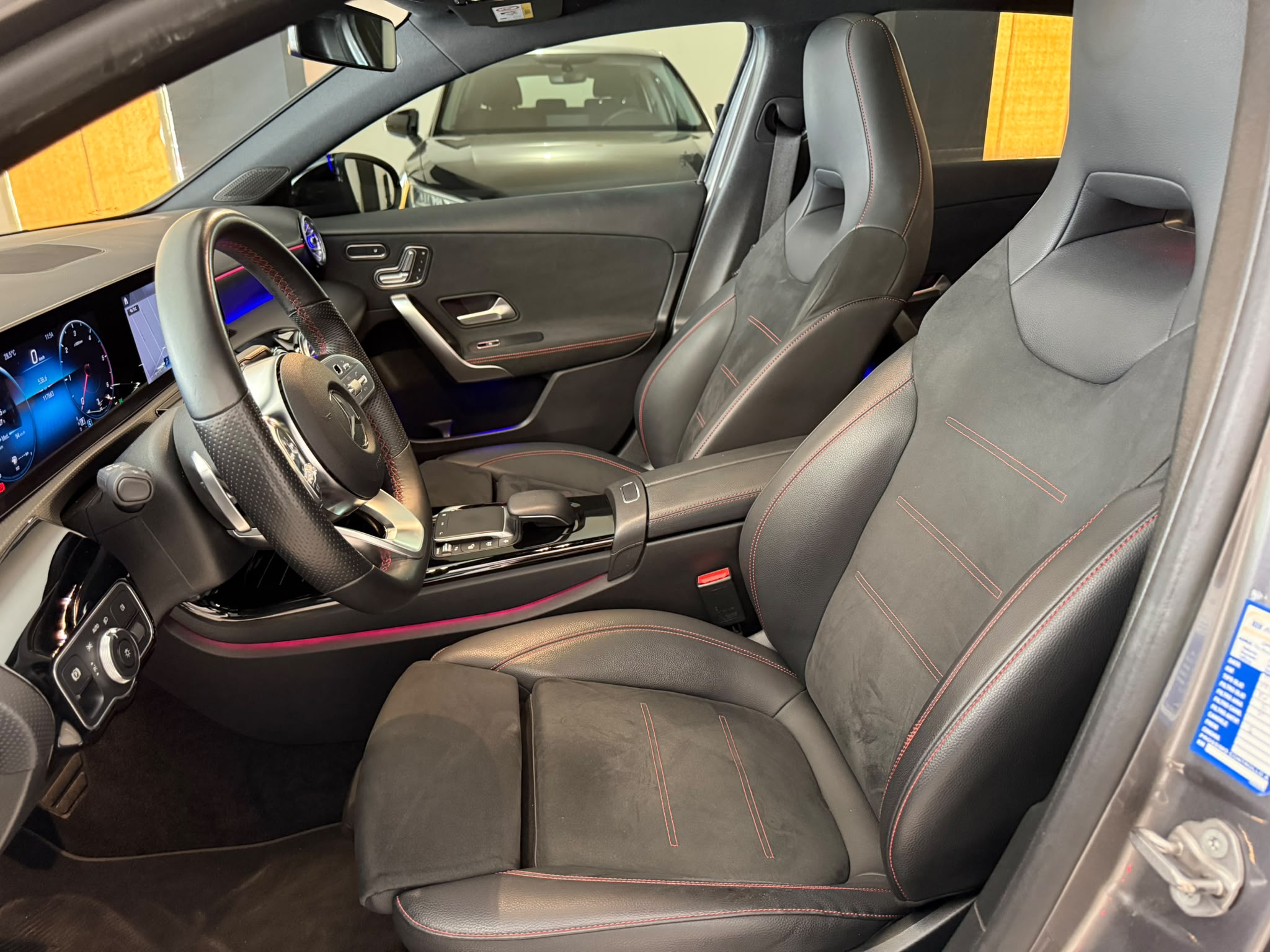 
								Mercedes Classe A 180d Premium full									