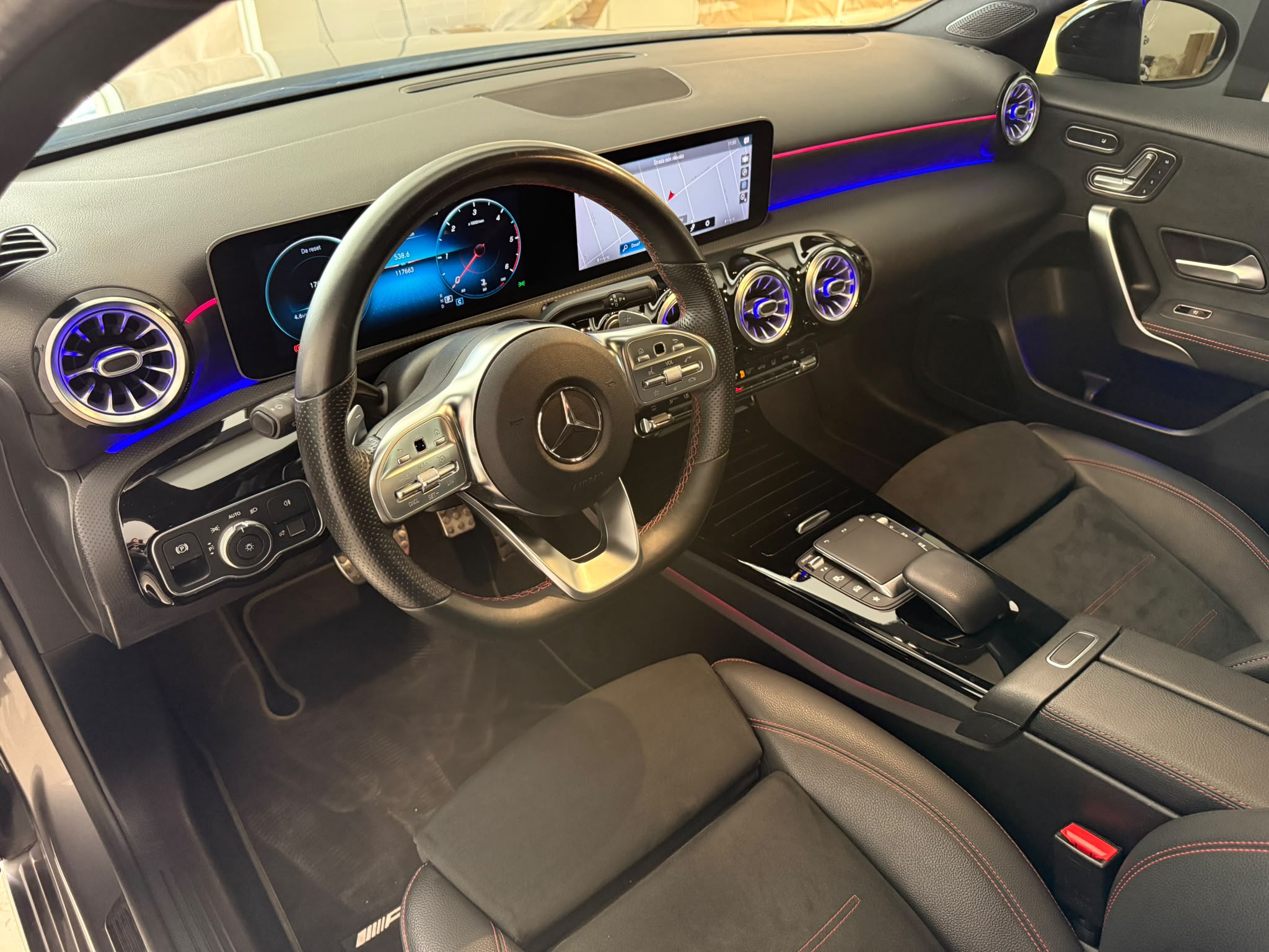 
								Mercedes Classe A 180d Premium full									