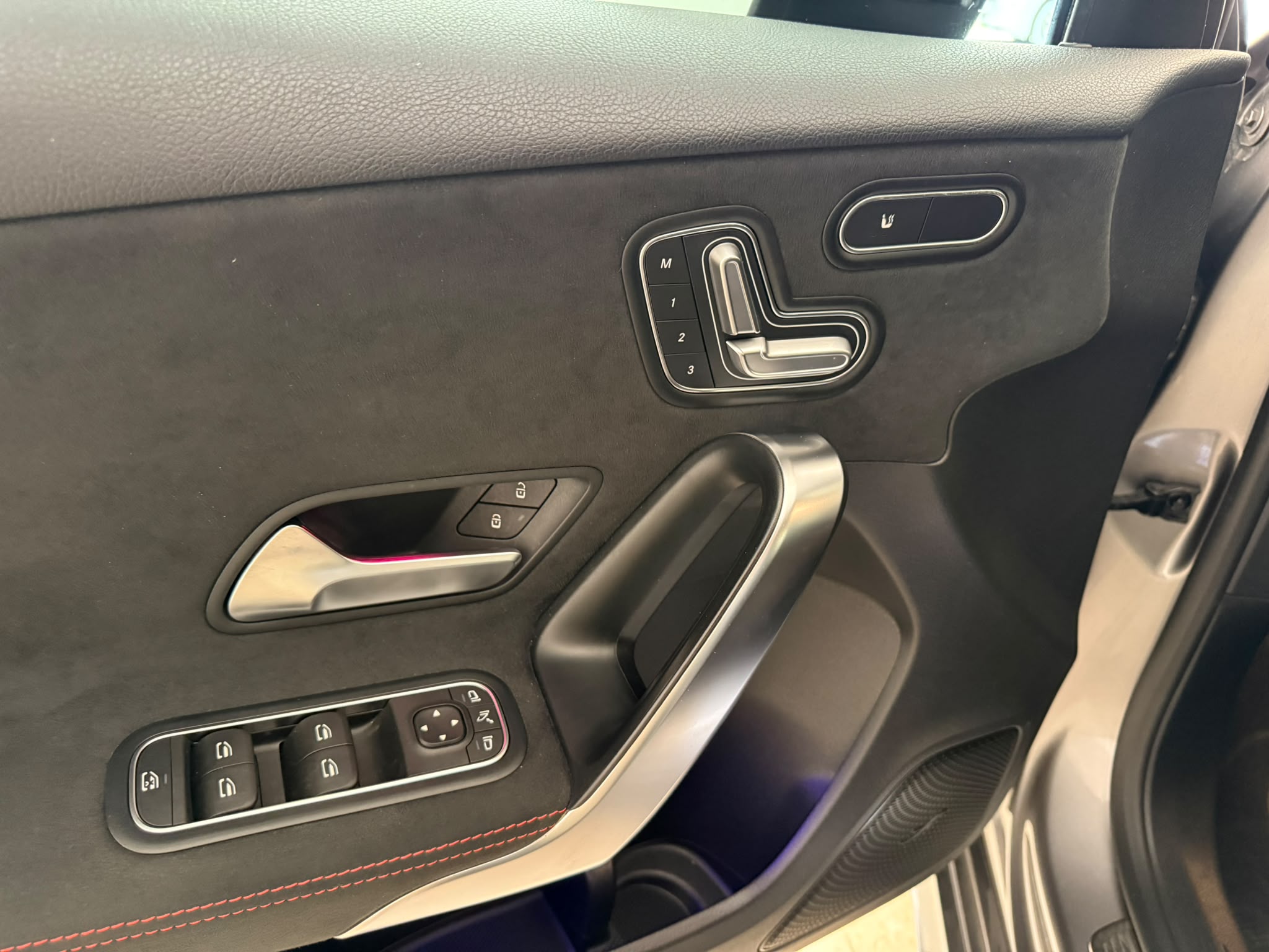 
								Mercedes Classe A 180d Premium full									