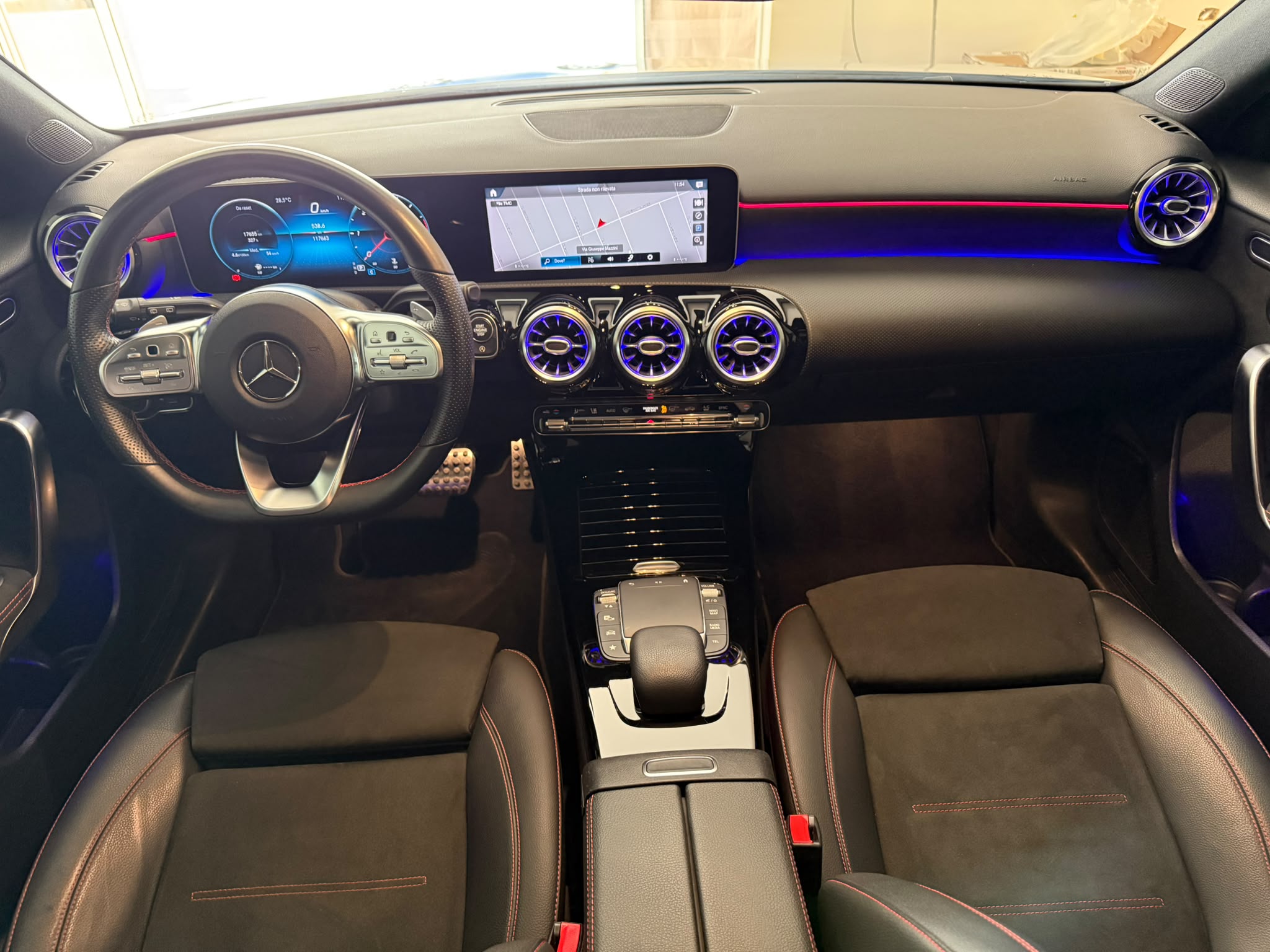 
								Mercedes Classe A 180d Premium full									