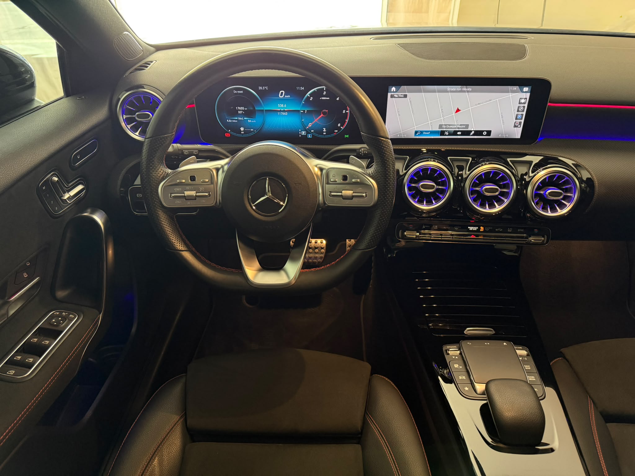 
								Mercedes Classe A 180d Premium full									