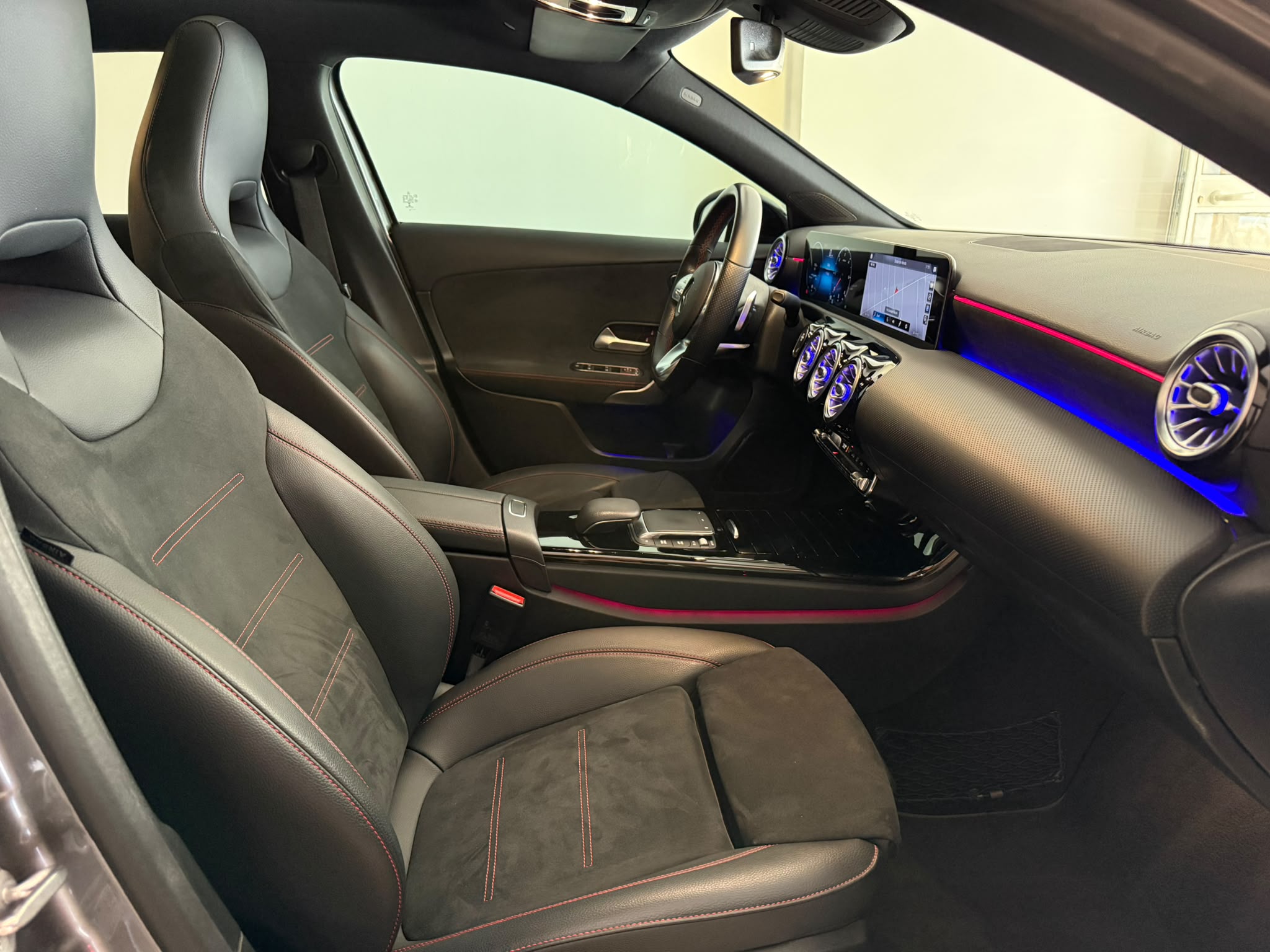 
								Mercedes Classe A 180d Premium full									