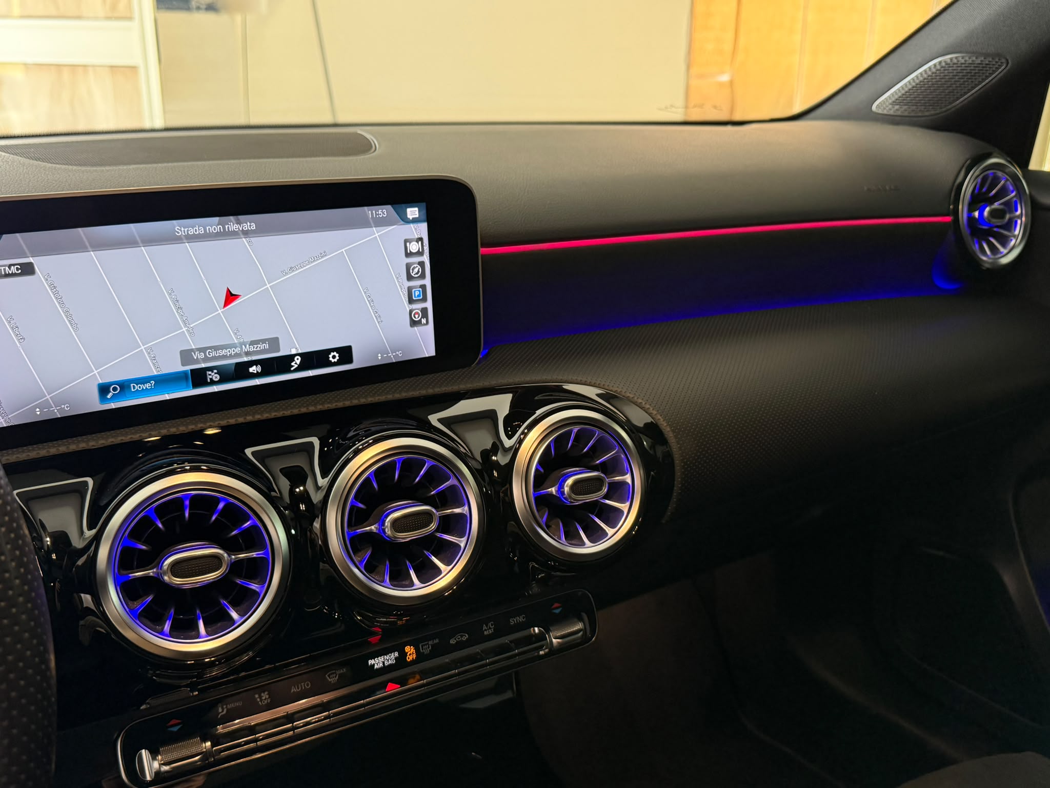 
								Mercedes Classe A 180d Premium full									