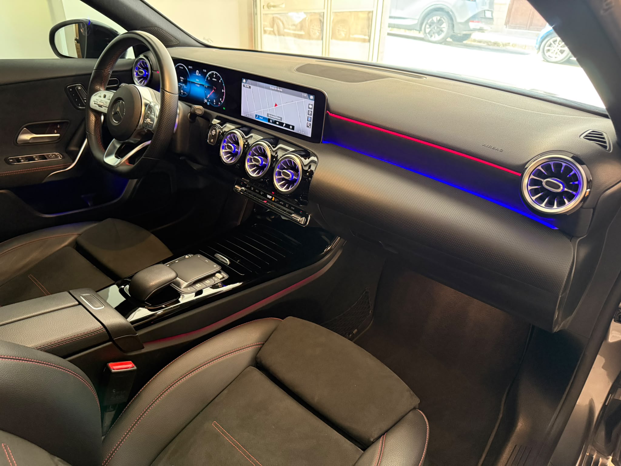 
								Mercedes Classe A 180d Premium full									