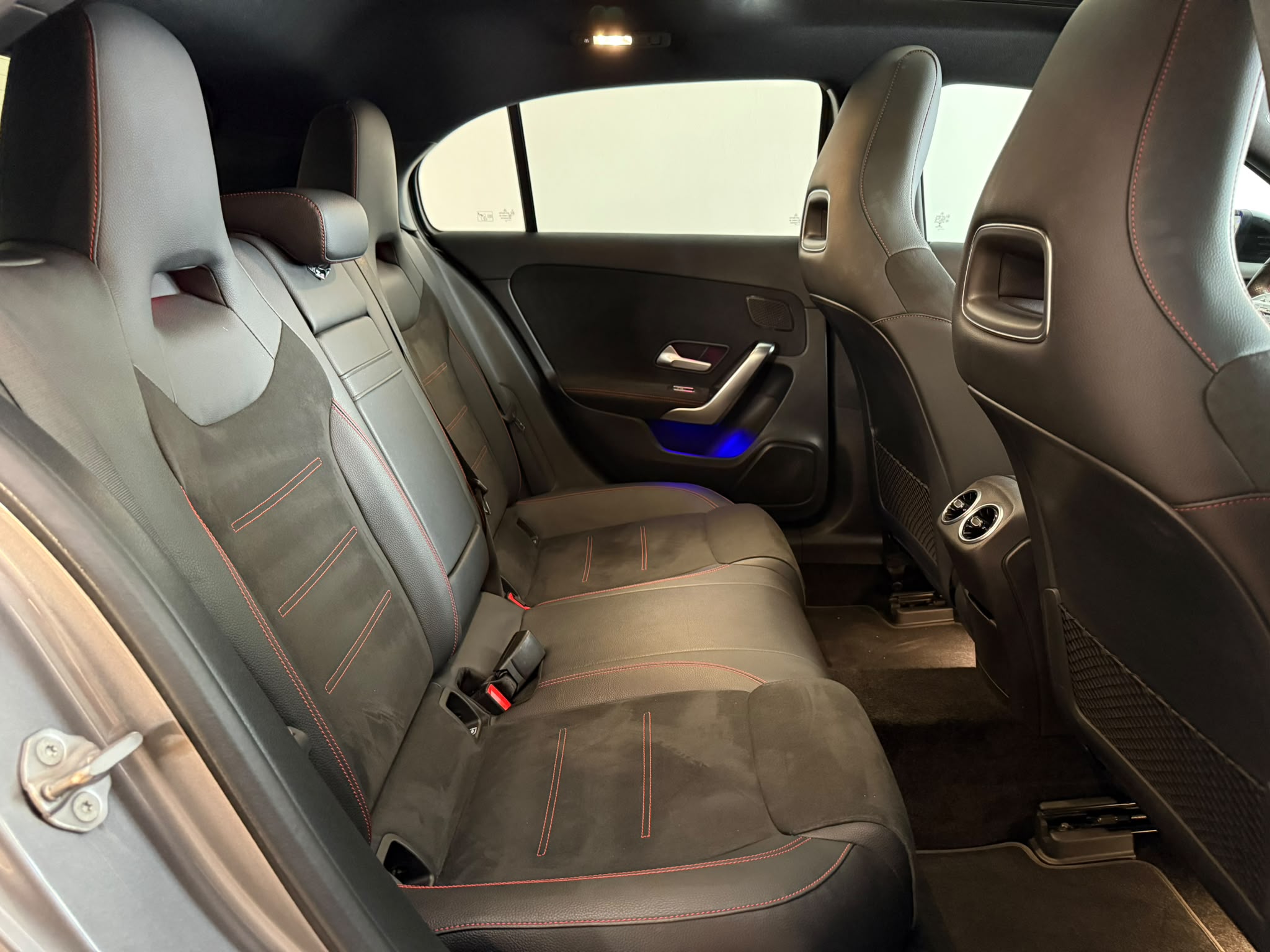 
								Mercedes Classe A 180d Premium full									